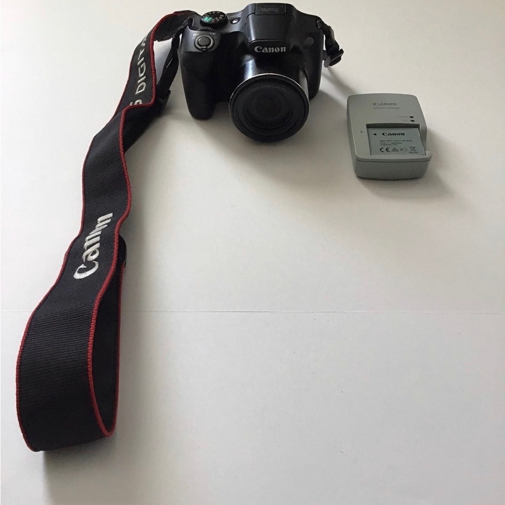 Canon camera - Picture 8 of 8
